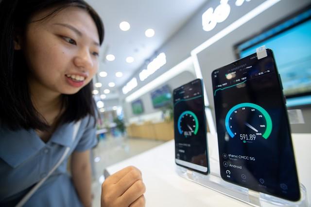 2025手机战力榜：十大旗舰谁主沉浮？实测数据说话！