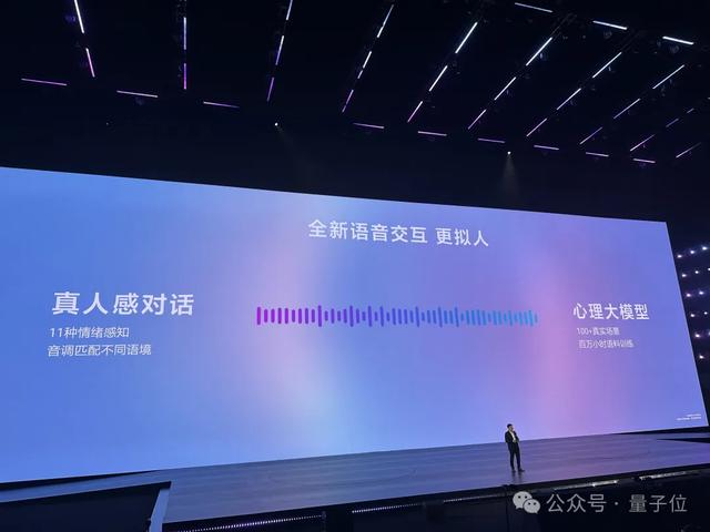 7499拿下纯血鸿蒙+DeepSeek，华为“小宽折叠”手机发布