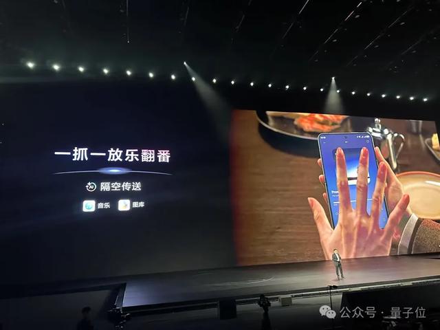 7499拿下纯血鸿蒙+DeepSeek，华为“小宽折叠”手机发布