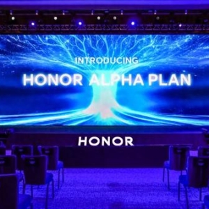 新型开放观下的科技自强：荣耀阿尔法战略的"攻守道"