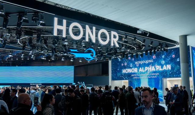 新型开放观下的科技自强：荣耀阿尔法战略的"攻守道"