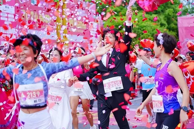 【直播预告】2025弥勒“玫瑰马”：5月18日，一起踏上浪漫玫瑰赛道，跑出梦幻之旅！